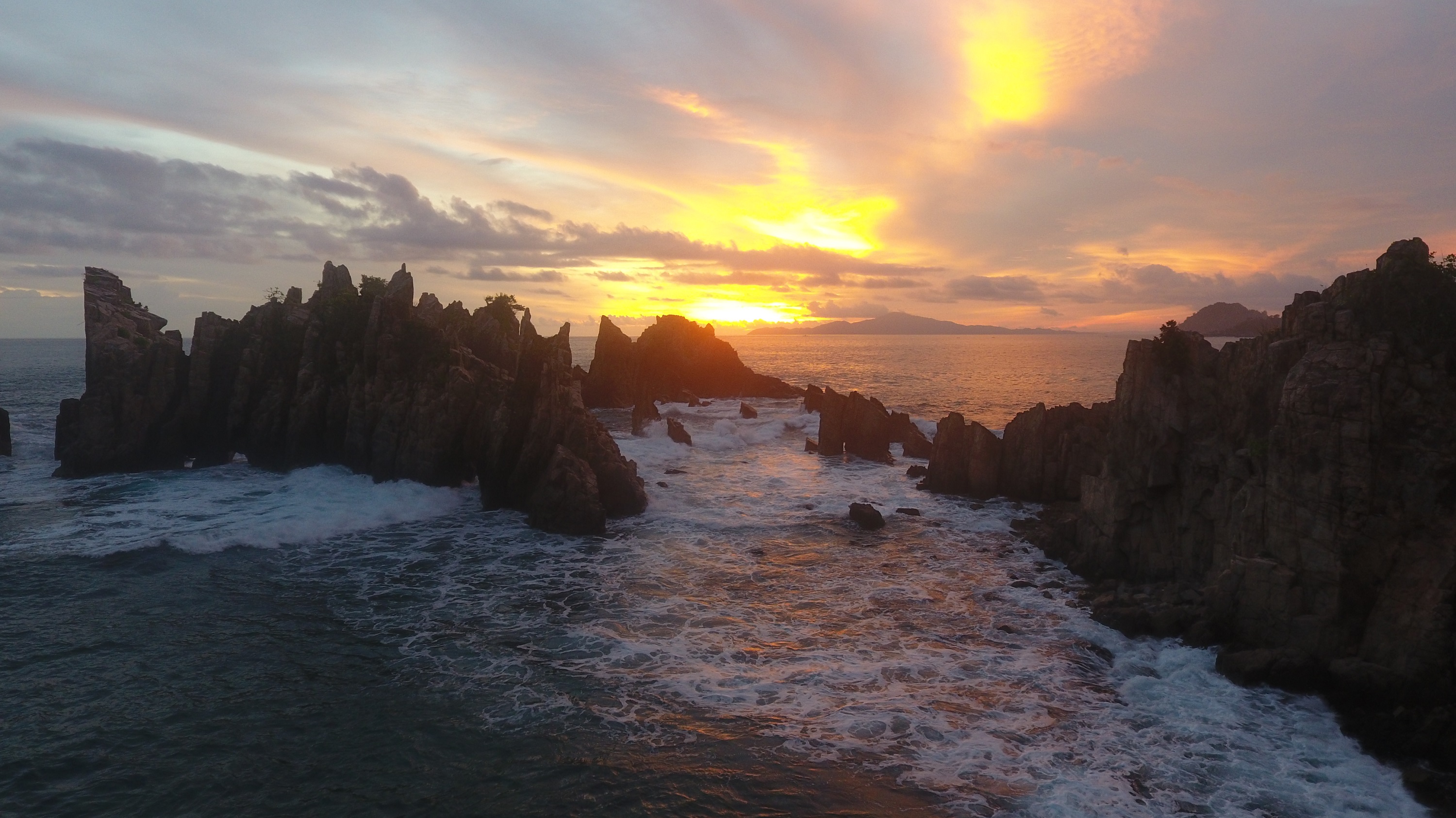 Pantai Gigi Hiu — Kelumbayan
